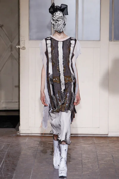 Look 3